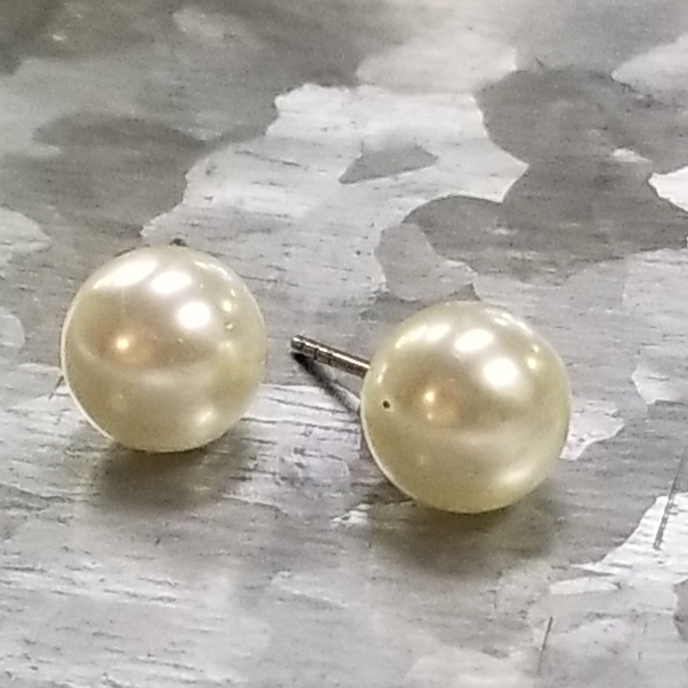 New 5mm Faux  Pearl Stud Earrings